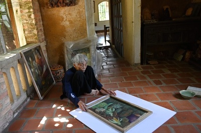 ベトナムの「パイオニア」画家、90歳目前で初の個展
