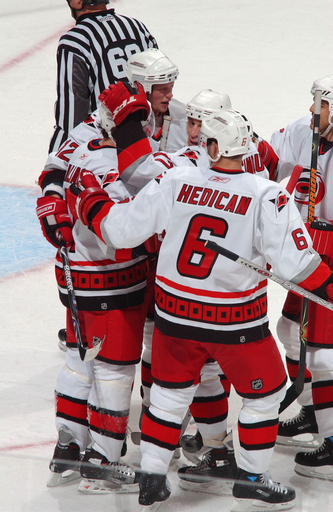 ＜06-07NHL＞ハリケーンズ スラッシャーズに快勝し今季32勝目を挙げる - 米国