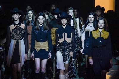 サンパウロ・ファッションウィーク開催、地元デザイナーらが新作