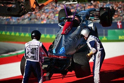 メルセデス代表がファンの態度に疑問 クラッシュに歓声