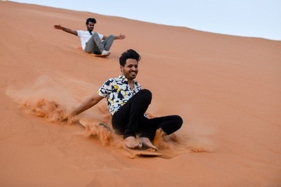 【今日の1枚】誰もが童心に、サウジでサンドスキー