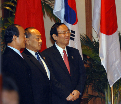 日中韓外相会談、「北朝鮮の非核化」を確認 - フィリピン