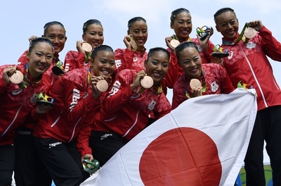 シンクロ日本、銅メダル獲得 3大会ぶり表彰台