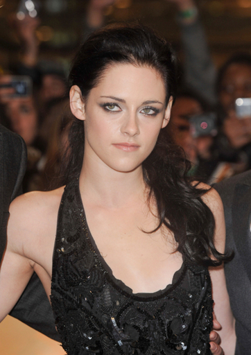 クリステン・スチュワート、バレンシアガ新作フレグランスの顔に