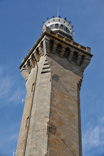 走りながら目が回る？灯台の階段を駆け上るレース開催