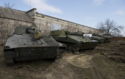 ウクライナ東部、親露派との戦闘で政府軍兵士2人死亡 軍幹部