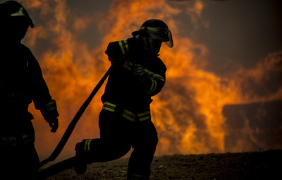チリ中部の山火事拡大、消火中に10人死亡 4000人避難