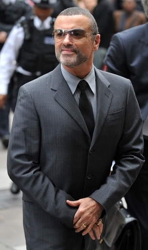 薬物摂取し運転、ジョージ・マイケル被告に禁固8週