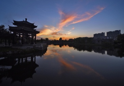 「水天一色」絵巻のような夕暮れ