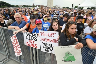 米国で銃規制強化求める集会 「銃でなく人間守れ」