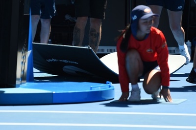 あわや大事故、空中カメラが審判台の屋根直撃 全豪OP