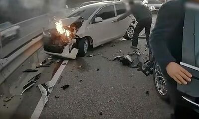 韓国・4台衝突事故で炎上車両に飛び込み消火、名乗らず立ち去った…警察が探す「ワゴン車」の英雄