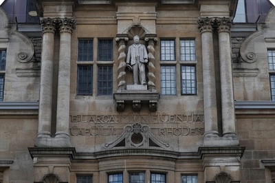 英オックスフォード大、植民地政治家セシル・ローズ像撤去へ