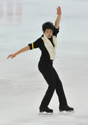 男子SPの演技に臨む小塚崇彦、フィギュア四大陸選手権