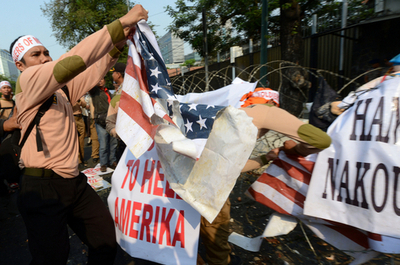 反イスラム映画製作者、過去事件の保釈条件違反で拘束
