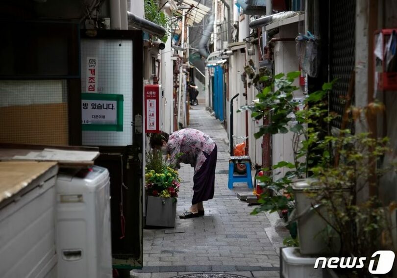 ソウル鍾路区敦義洞の簡易宿泊所密集地域(c)news1