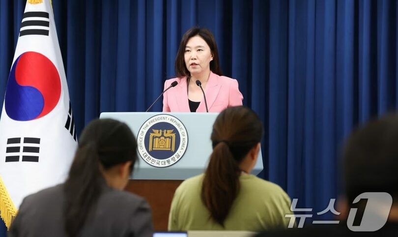 2025年6月7日、ソウル・龍山の大統領執務室で主要7カ国（G7）首脳会議に関する記者会見に臨むカン・ユジョン大統領室報道官(c)news1