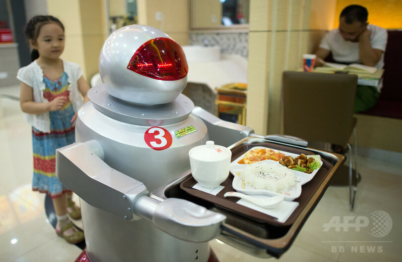 ウェイターもシェフもロボット、中国・昆山のレストラン