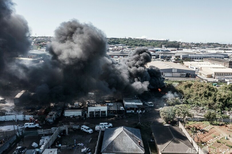 南アで燃料用パイプライン停止 付近で火災 3人死亡