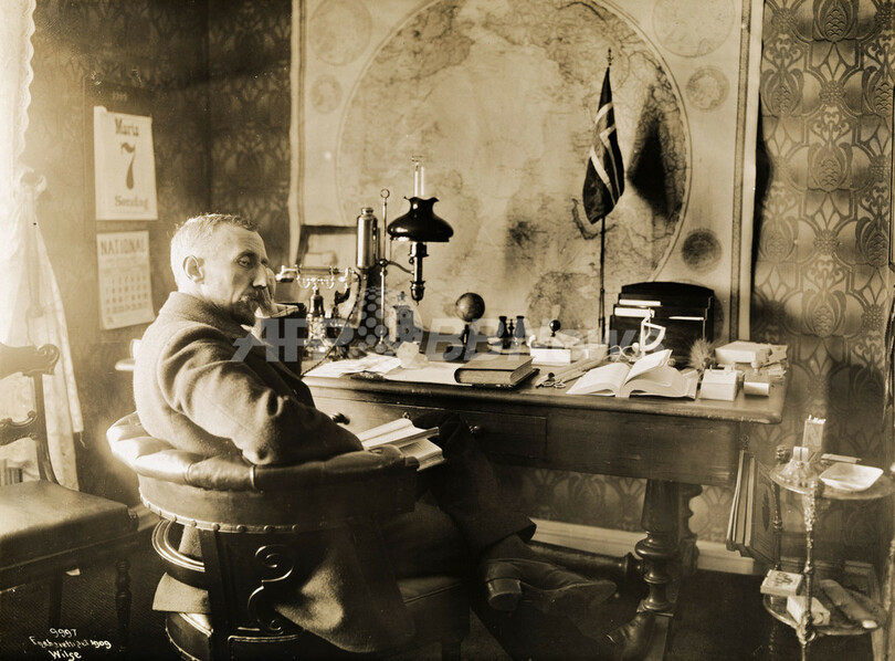 アムンゼンの南極到達から100周年、南極点で記念式典