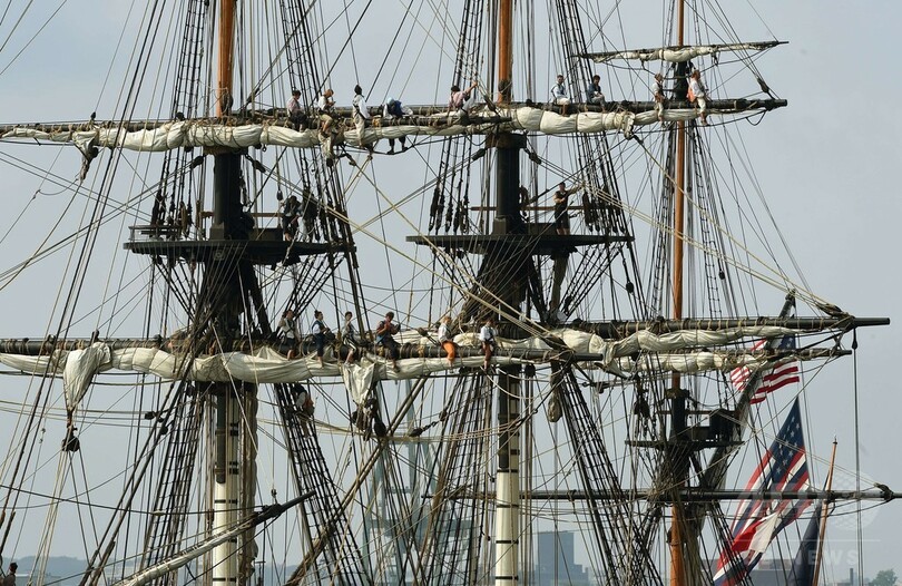 米独立支援の仏帆船「エルミオーヌ」号の復元船、NYに入港