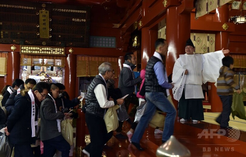 新年祝う餅つき、東京・神田明神