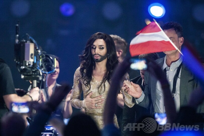 「ひげ面の女装歌手」が話題独占、欧州歌謡祭