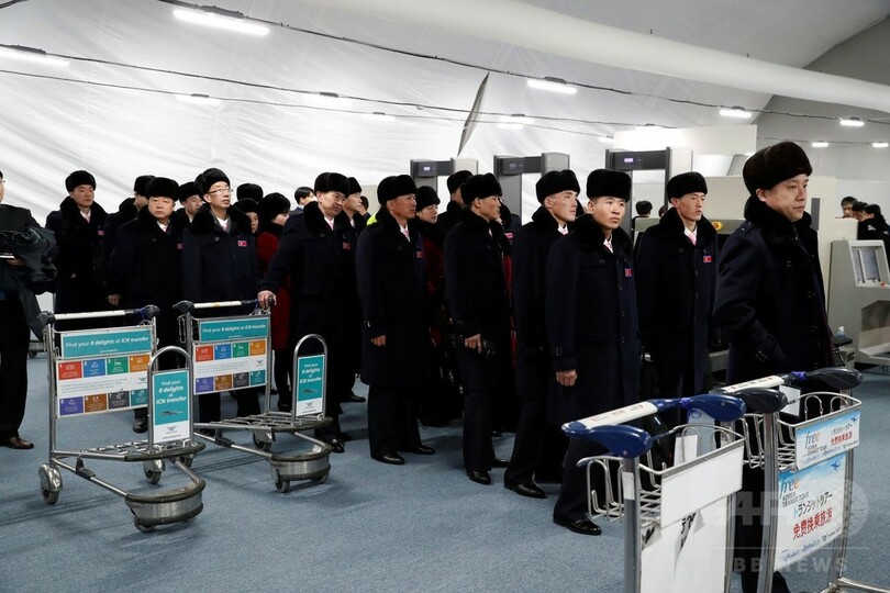 北朝鮮選手団長 正恩 という名の韓国人女性を前に沈黙 写真3枚 国際ニュース Afpbb News