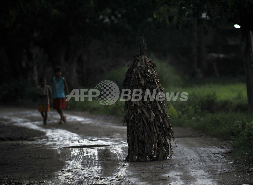 「泥の人」、洗礼者ヨハネ称えるフィリピンの儀式