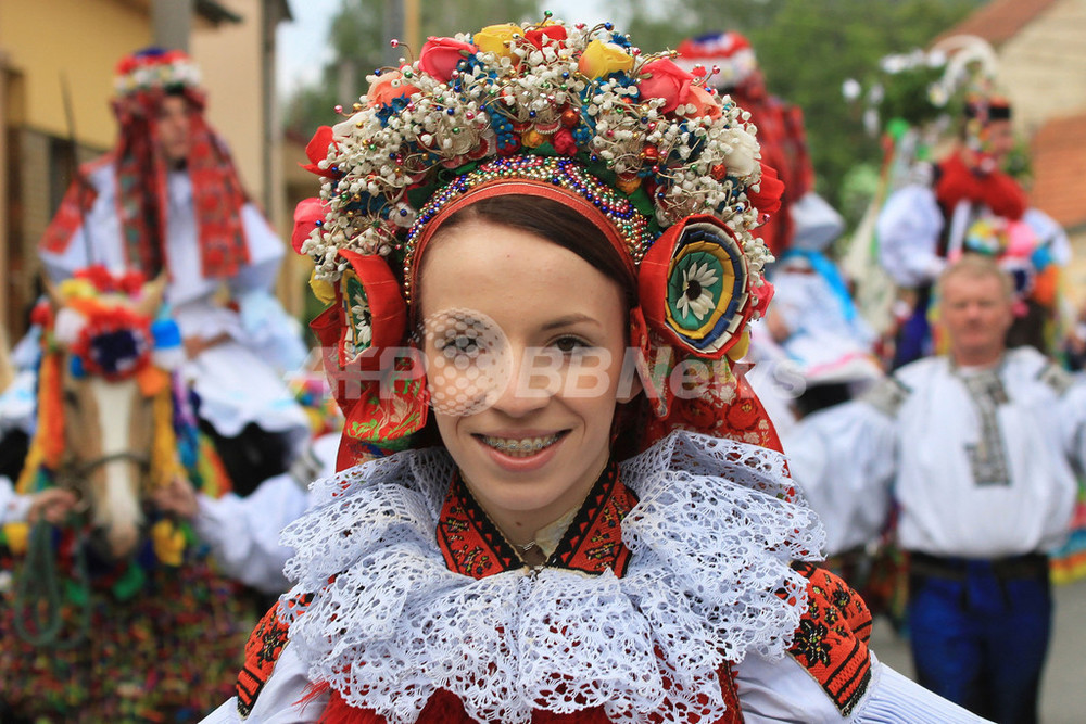 カラフルな伝統衣装 チェコで伝統の祭り イーズダ クラール 開催 写真22枚 国際ニュース Afpbb News