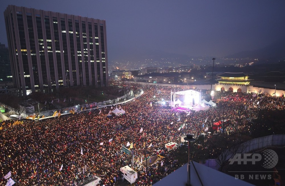 한국 서울의 항의 데모, 최대 규모에 양초라고도 해 박씨 퇴진 요구하는 사진12매 국제 뉴스：AFPBB News