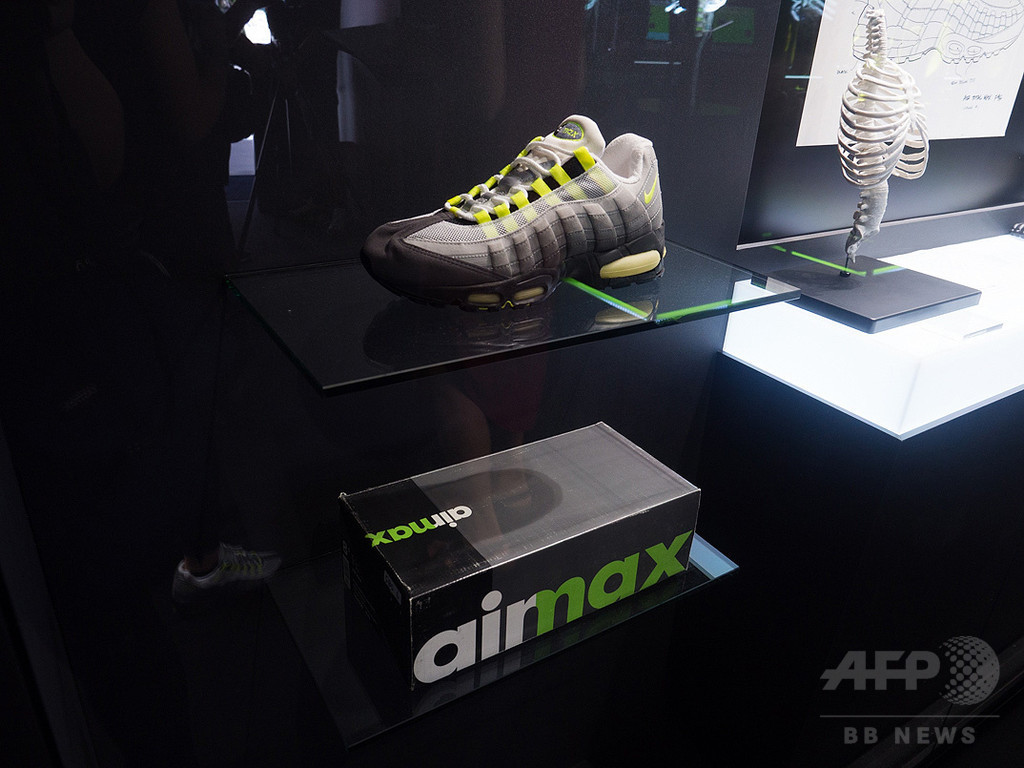 ナイキエアマックス発売20周年、貴重なデザイン画やアーカイブ展示16日まで
