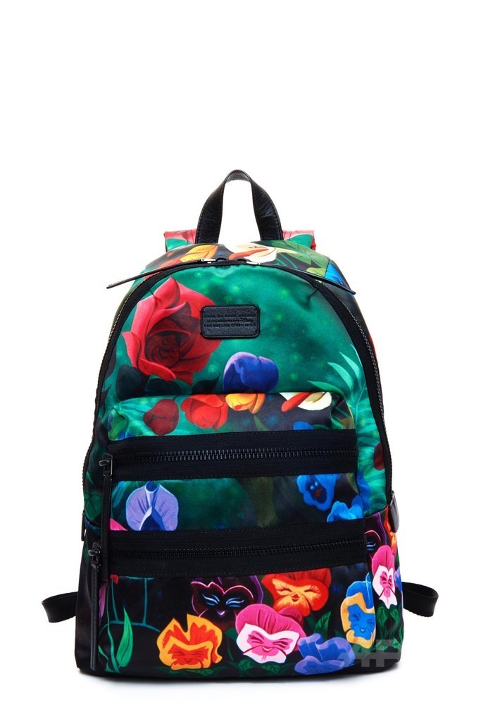 「マーク BY マーク ジェイコブス×ふしぎの国のアリス」、12月2日から限定発売