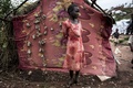 コンゴ民主共和国南東部タンガニーカ州カレミエにある国内避難民（IDP）キャンプで暮らす少女（2018年3月20日撮影）。(c)AFP / John Wessels
