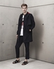「マルニ アット H&amp;M（MARNI at H&amp;M）」メンズコレクション。パンツ6490円、パーカ1万5990円、Tシャツ2490円。(c)H&amp;M/Josh Olins