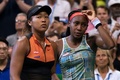 全米オープンテニス、女子シングルス3回戦。試合を終えたコリ・ガウフ（右）と大坂なおみ（2019年8月31日撮影）。(c)Don Emmert / AFP