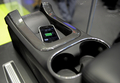 スペイン・バルセロナ（Barcelona）で開催中の携帯電話見本市「2012モバイル・ワールド・コングレス（MWC）2012」に米電池メーカー大手デュラセル（Duracell）が出展した車内搭載型の充電システム「Powermat（パワーマット）｣（2012年2月29日撮影）。(c)AFP/JOSEP LAGO