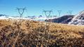チベット自治区中部送電網の送電線（撮影日不明）。(c)Xinhua News