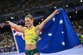パリ五輪、陸上女子棒高跳び決勝。金メダル獲得を喜ぶオーストラリアのニーナ・ケネディ（2024年8月7日撮影）。(c)Andrej ISAKOVIC / AFP