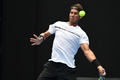 全豪オープンテニス、男子シングルス1回戦。フォアハンドを打つラファエル・ナダル（2017年1月17日撮影）。(c)AFP/GREG WOOD