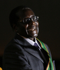 ジンバブエの首都ハラレ（Harare）で、大統領就任式に臨むロバート・ムガベ（Robert Mugabe）大統領（2008年6月29日撮影）。(c)AFP/Alexander Joe