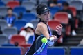 女子テニス、武漢オープン、シングルス準々決勝。リターンを打つ王欣瑜（2024年10月11日撮影）。(c)WANG Zhao / AFP