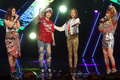 韓国のケーブルテレビ・エムネット（Mnet）の音楽番組「エム・カウントダウン（M countdown）」で1位を獲得した、ガールズグループ「フォーミニッツ（4Minute）」（2013年5月9日撮影）。(c)STARNEWS