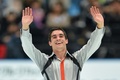 演技後、歓声に応えるスペインのハビエル・フェルナンデス（Javier Fernandez、2013年10月5日撮影）。(c)AFP/KAZUHIRO NOGI