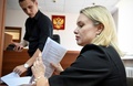 ロシアの首都モスクワの裁判所で公判に備えるマリーナ・オフシャンニコワさん（2022年8月8日撮影、資料写真）。(c)Alexander NEMENOV / AFP 