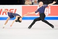 24-25フィギュアスケートグランプリ（GP）シリーズ第1戦、スケートアメリカ。ペア・ショートプログラム（SP）の演技に臨む米国のエリー・カム/ダニー・オシェイ組（2024年10月18日撮影）。(c)Geoff Robins / AFP
