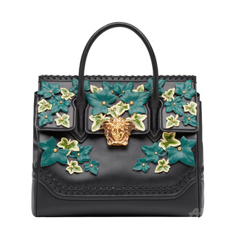 創業者にオマージュ、「ヴェルサーチ」国内6点限定バッグ登場 写真6枚