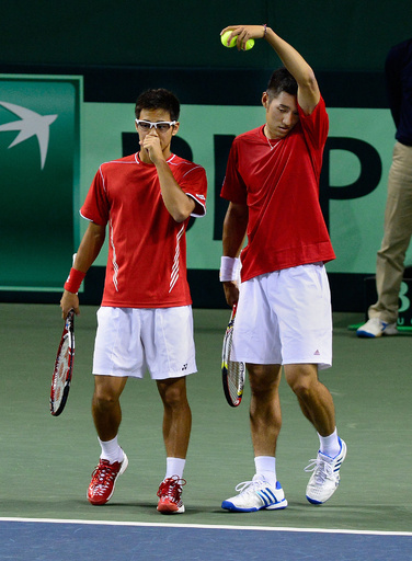 日本、ダブルスで韓国に敗れ2勝1敗 デビス杯