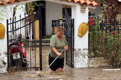 森林火災に苦しんだギリシャ、今度は洪水に見舞われる