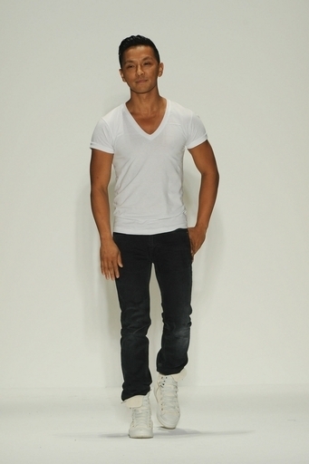 ＮＹの注目デザイナー プラバル・グルン、キャリアや祖国ネパールについて語る